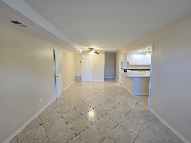 Building Photo - Updated and spacious garden (ground) floor apartment with 2-bedrooms & 1 full bathroom