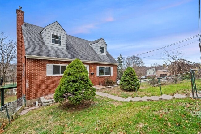 Building Photo - 1303 Cloverdale St