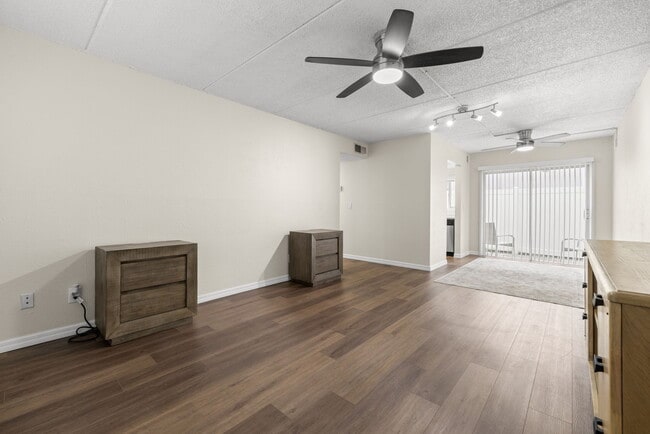 Building Photo - 3206 W Azeele St