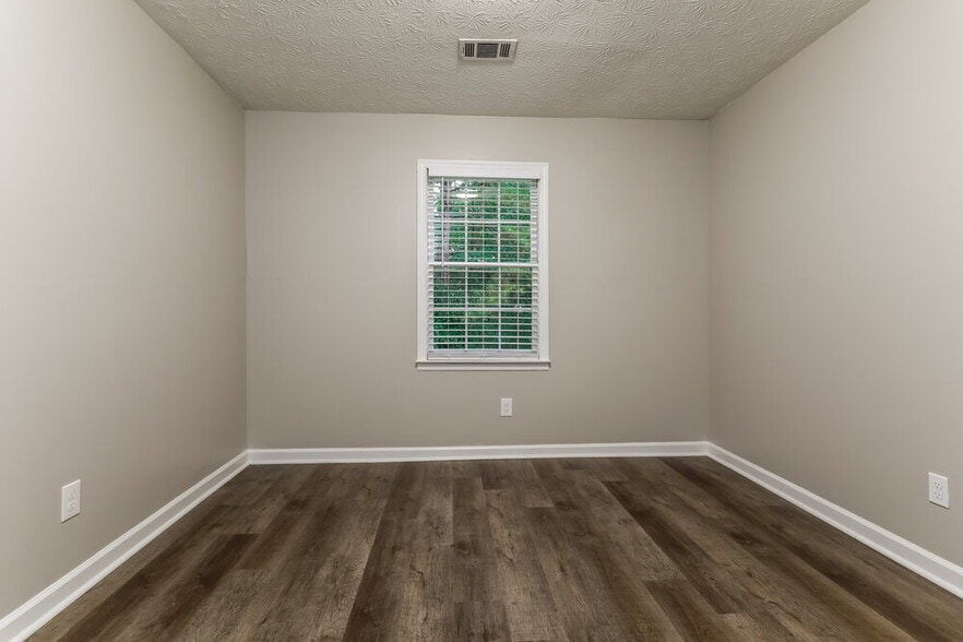 Building Photo - 1212 Summit Links Ct