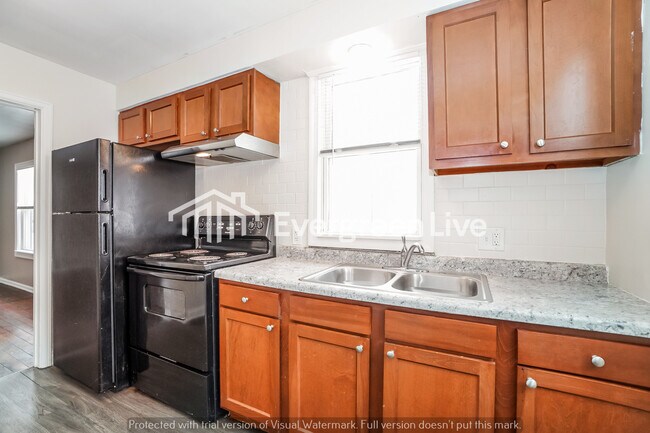 Building Photo - 2580 Grasmere Ave