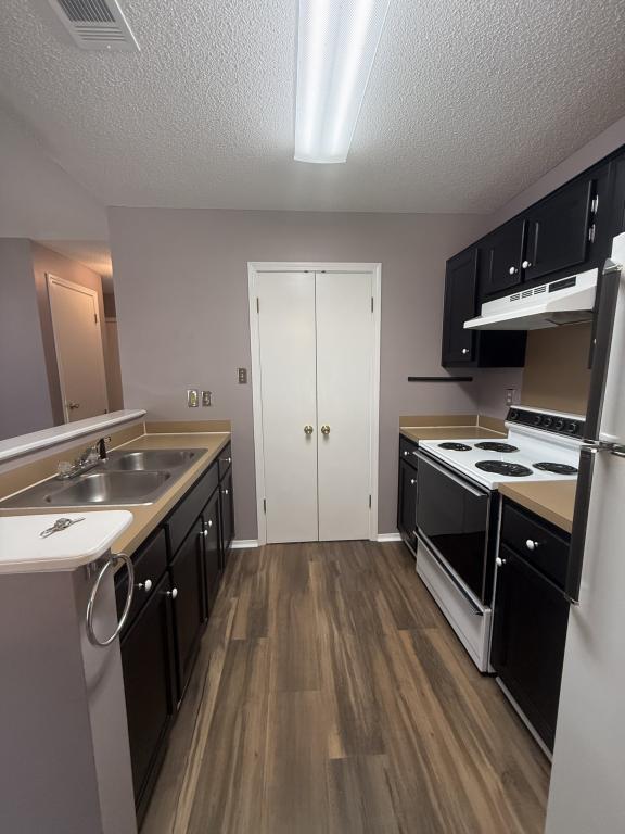 Building Photo - 1745 James Buchanan Dr