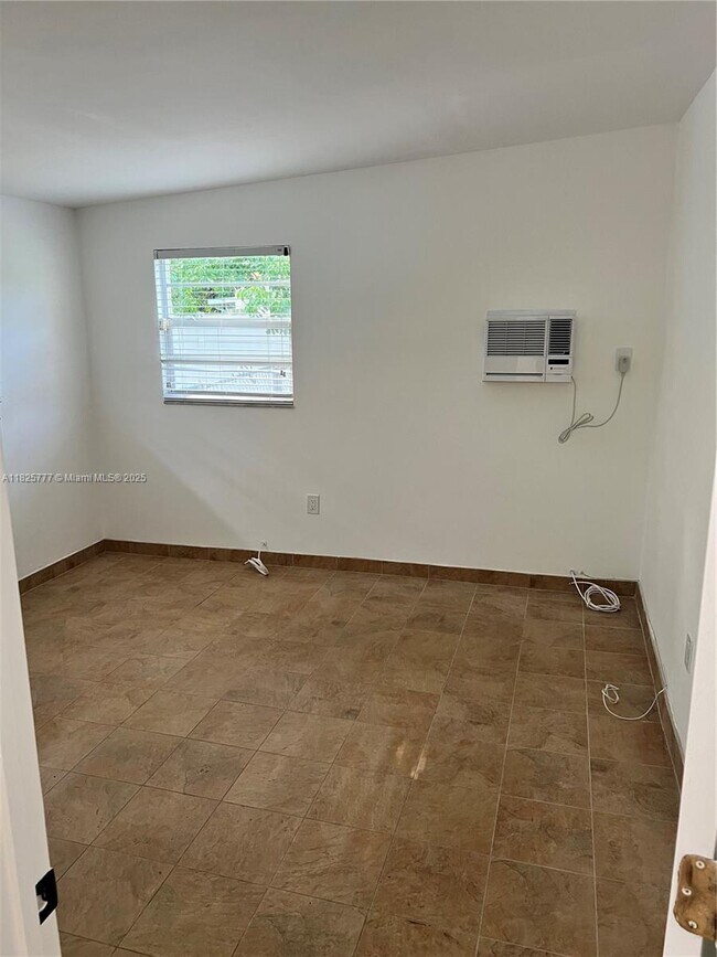 Building Photo - 10820 SW 78th Ave