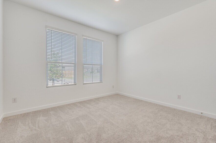 Building Photo - 1816 Adams Dr