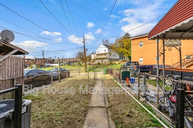 Building Photo - 4310 Roberton Ave