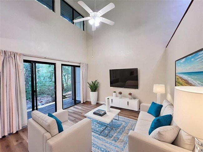 Building Photo - 313 SW 54th Dr