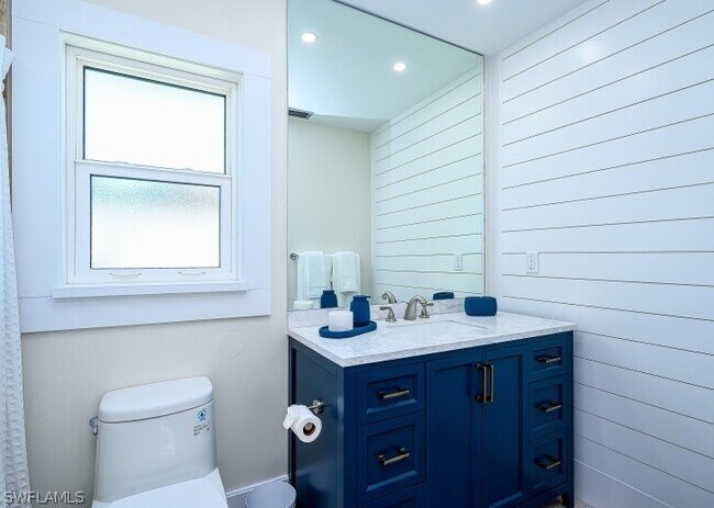 Building Photo - 760 106th Ave N