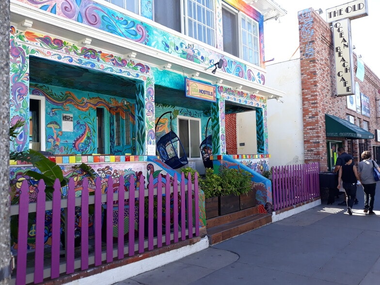 Building Photo - 5040 Santa Monica Ave