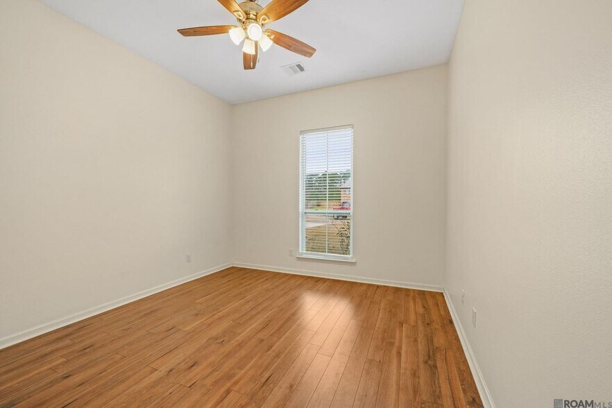 Building Photo - 13440 Larch Ct