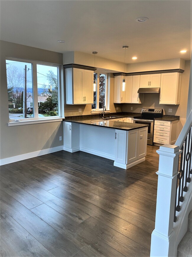 Building Photo - 2380 Willamette St