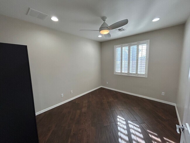 Building Photo - 5411 W Rowel Rd