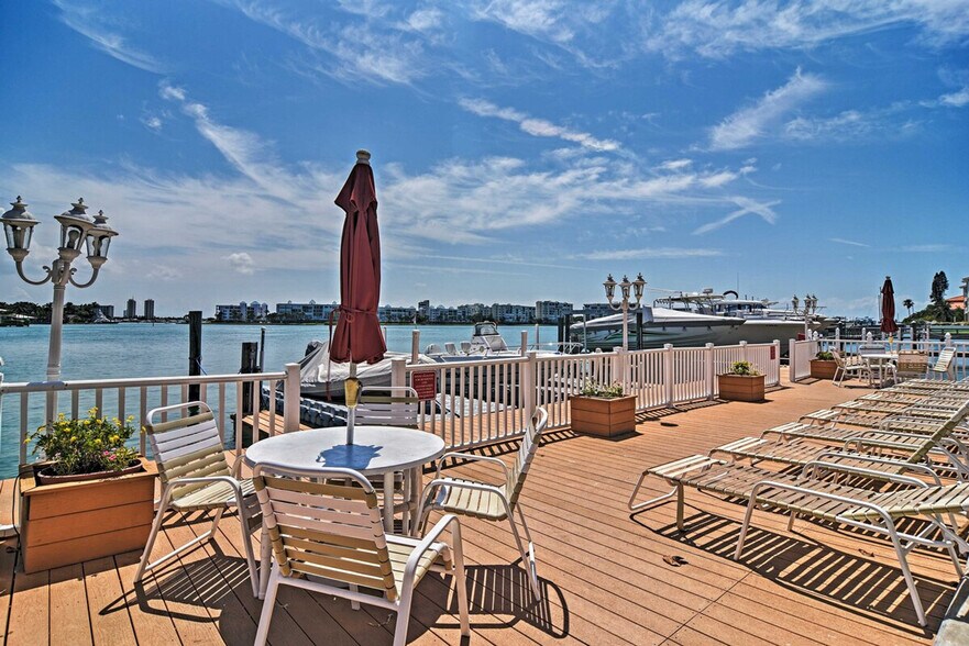 Building Photo - 8931 Blind Pass Rd