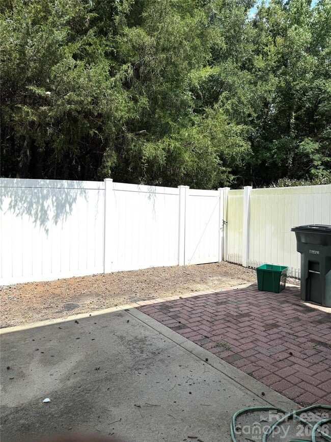 Building Photo - 10895 Garden Oaks Ln