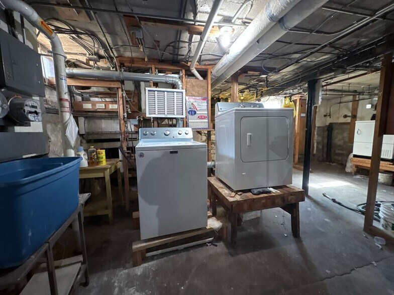 Building Photo - 64 Stanley St