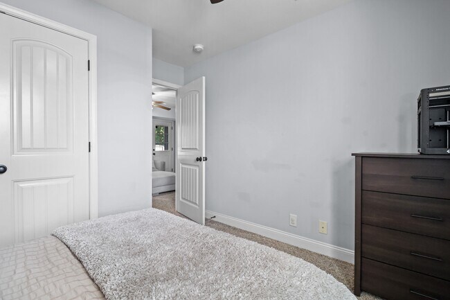 Building Photo - 773 Banister Dr