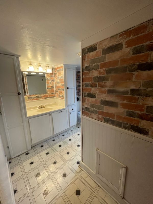 Building Photo - 764 PA-897