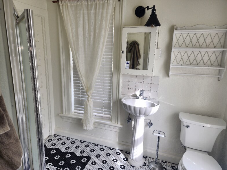 Building Photo - 100 Bauer Ave