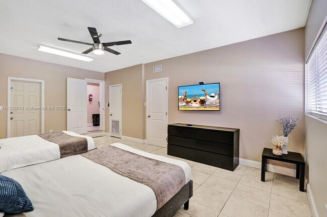 Building Photo - 947 Washington St