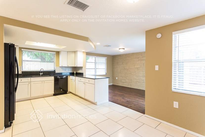 Building Photo - 9141 Lunar Ln