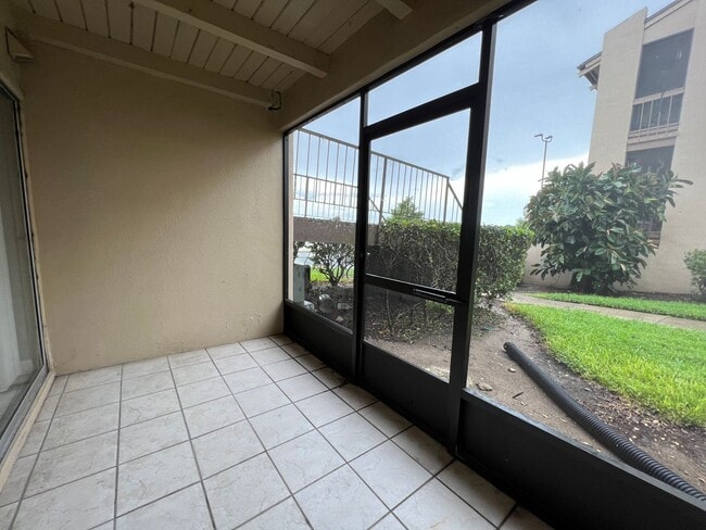 Building Photo - Altamonte Springs 1/1 Condo ~ Lakefront Community ~ Great Amenities!!