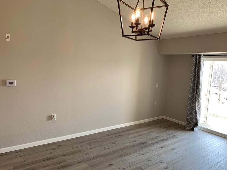 Building Photo - 1321 Lake Dr W