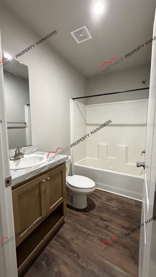 Building Photo - STATUS: *AVAILABLE* | R335 | $2295 + $100 flat rate for Electric and sewer