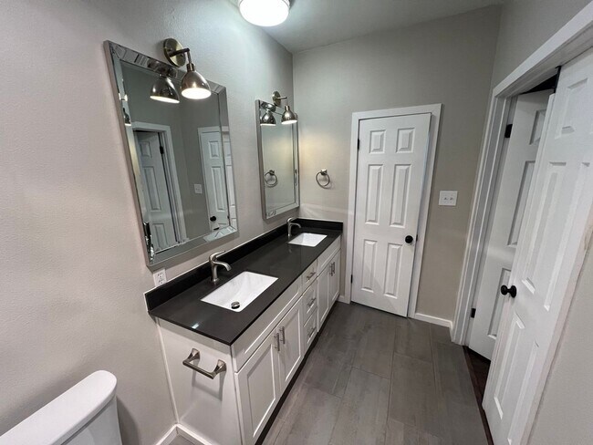 Building Photo - 803 Single Oak Cove