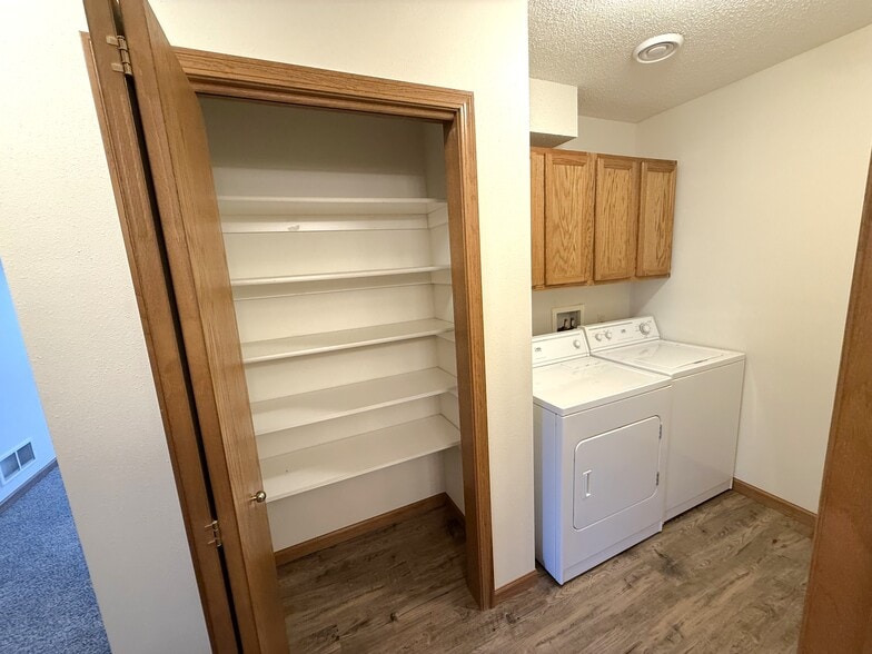 Building Photo - 1915 W 6th St