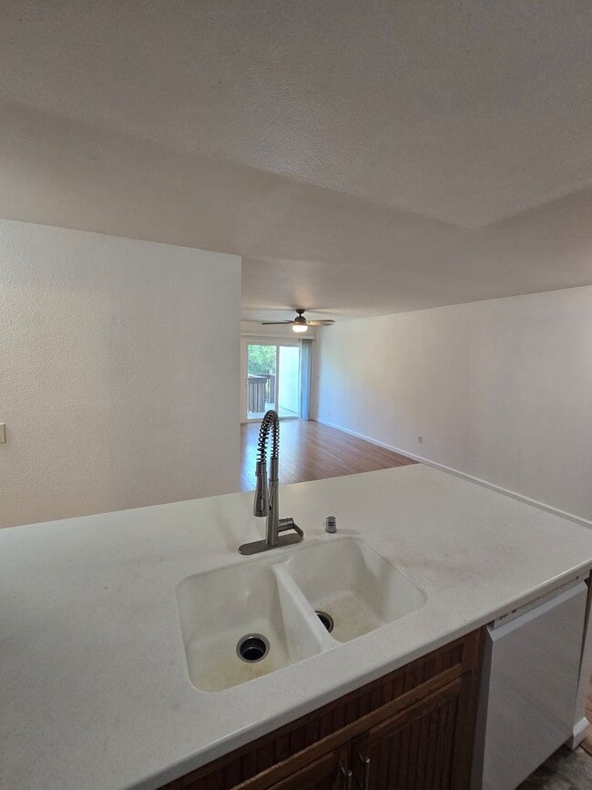 Building Photo - Spacious 1BR Mission Valley Condo - A/C - Private Balcony - 2 Parking Spaces