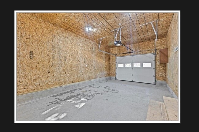 Building Photo - 102 E Shore Dr