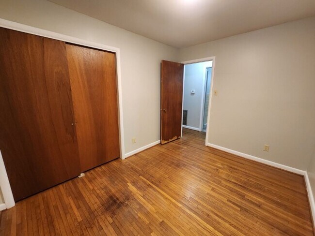 Building Photo - 7 Cliffwood Cir