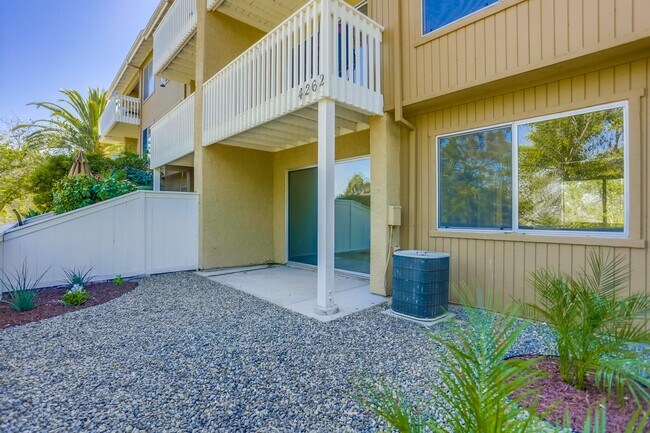 Building Photo - 2 Bedroom Oceanside Condo, with Private Ya...