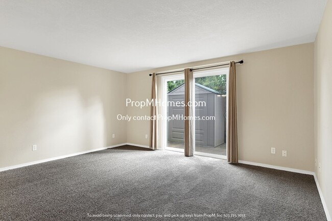 Building Photo - Charming 2-Bedroom Haven in the Heart of Sunset - A Blend of Serenity and Convenience!