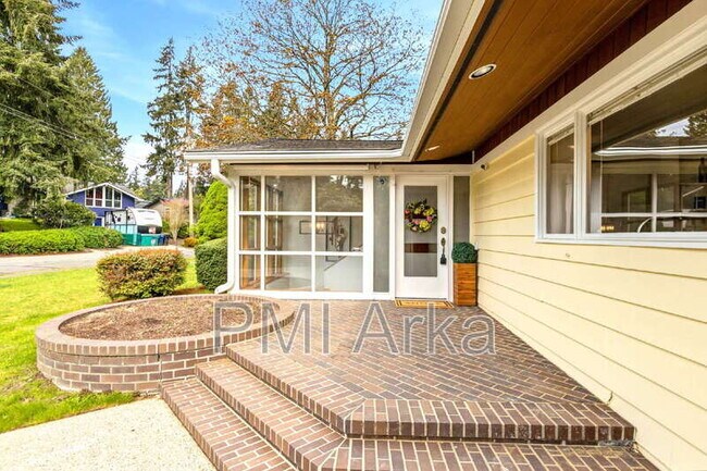 Building Photo - 7020 137th Ave NE
