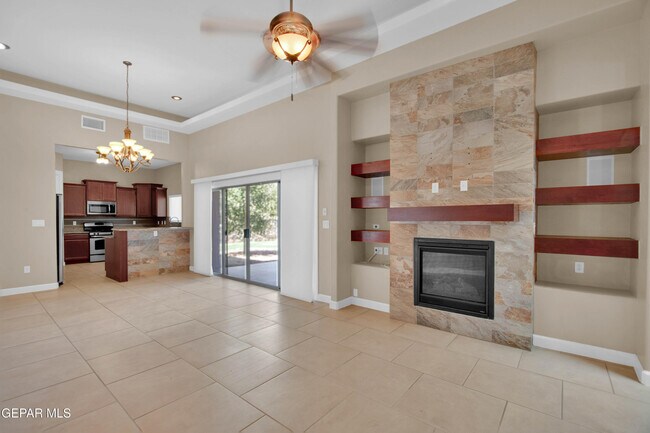 Building Photo - 5648 Valley Oak Dr