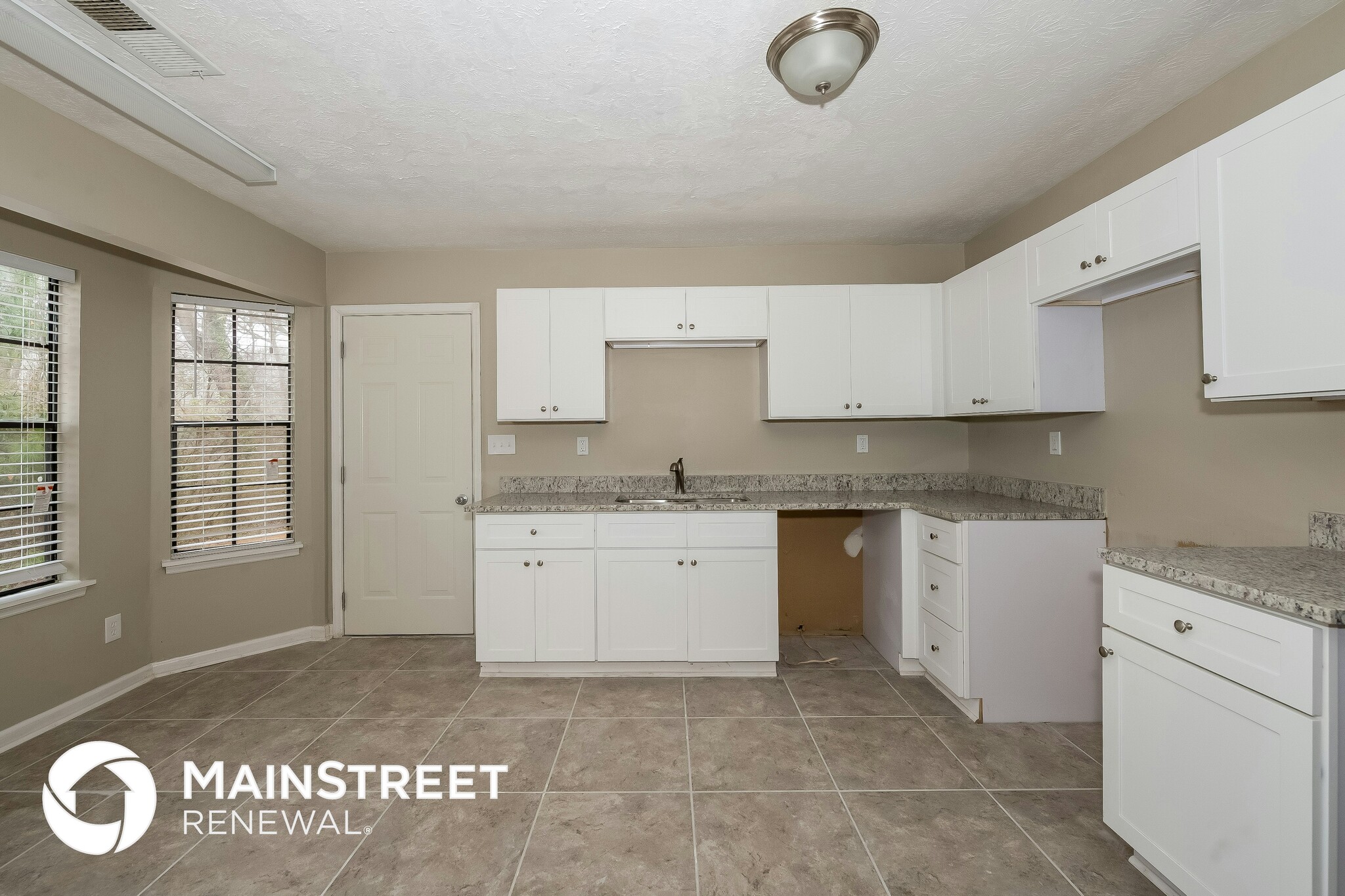 Building Photo - 3586 Riverchase Dr