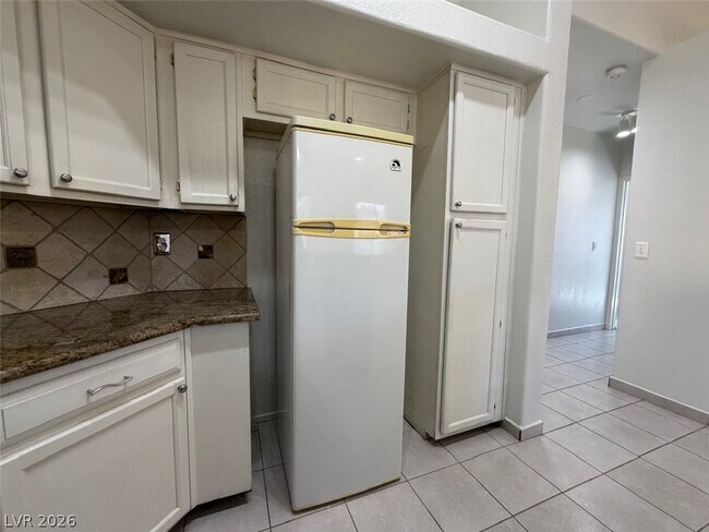 Building Photo - 900 Heavenly Hill Ct
