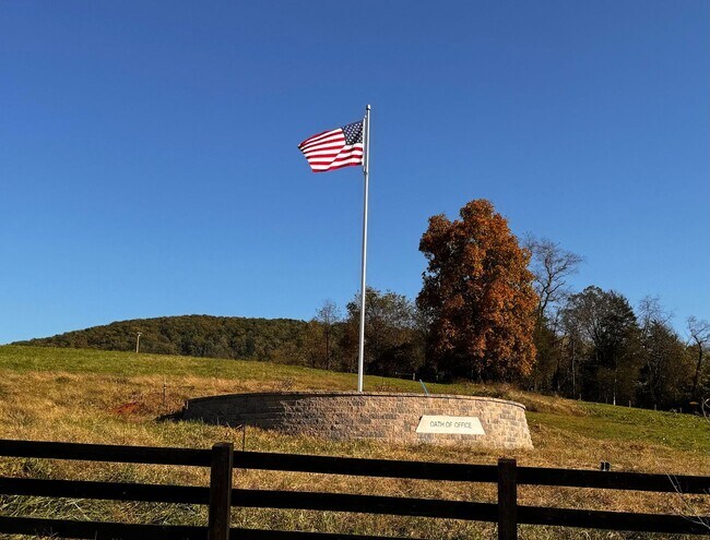 Building Photo - Private Farm Home in North Garden - Enjoy Fantastic Views - Main Level Primary Suite!