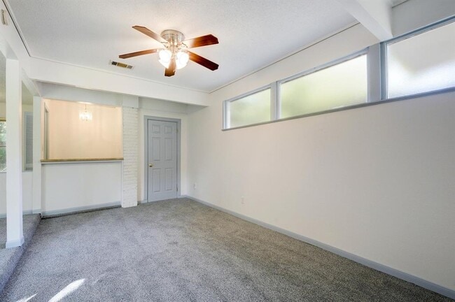 Building Photo - 4704 S Forest Dr