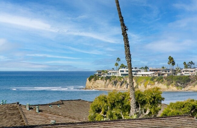 Building Photo - Steps from the Sand - Pacific Beach Townhome, Offered Fully or Partially Furnished