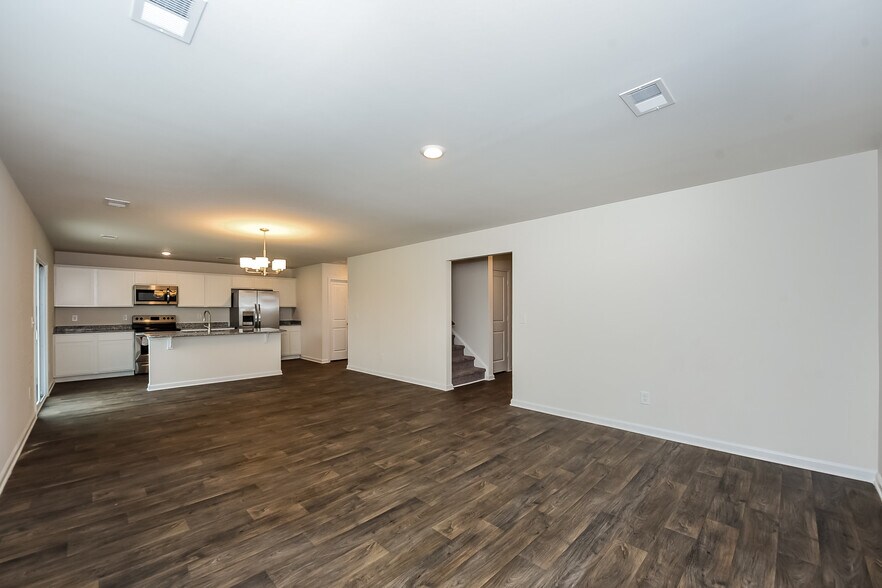 Building Photo - 131 King Buck Dr