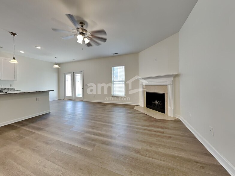 Building Photo - 105 Summer Hill Ct