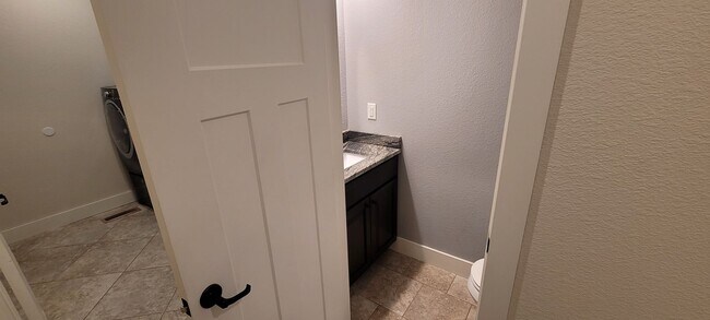 Building Photo - Three Bedroom 2.5 Bath House