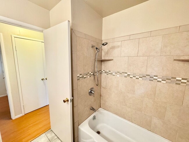 Building Photo - 604 Radcliffe Dr