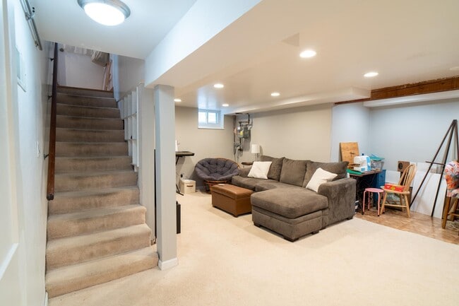 Building Photo - 2917 Hampshire Ave S