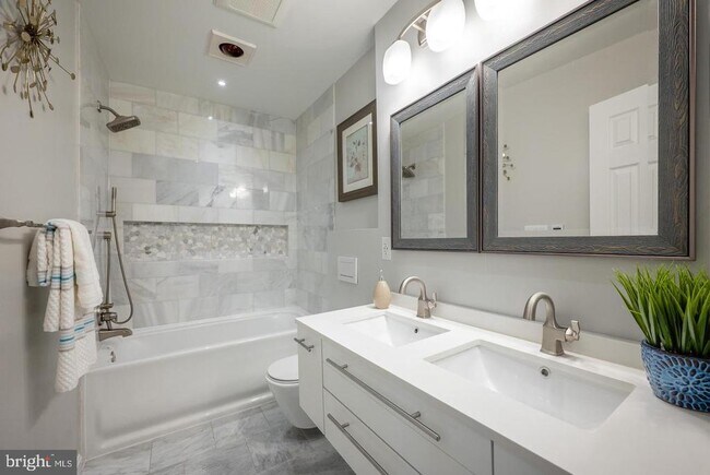 Building Photo - 122 Sanborn Pl