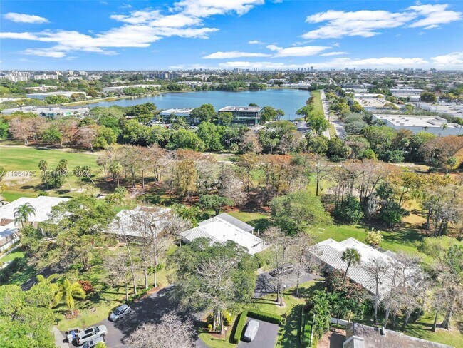 Building Photo - 820 E Cypress Ln