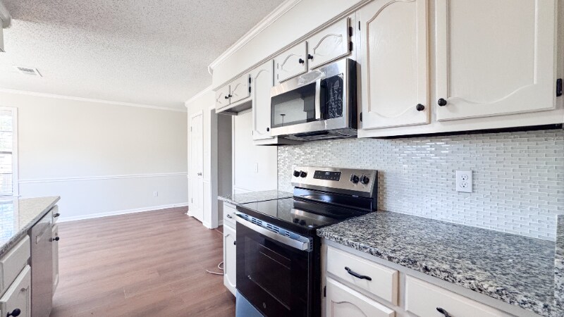 Building Photo - 6641 Blue Spruce Dr