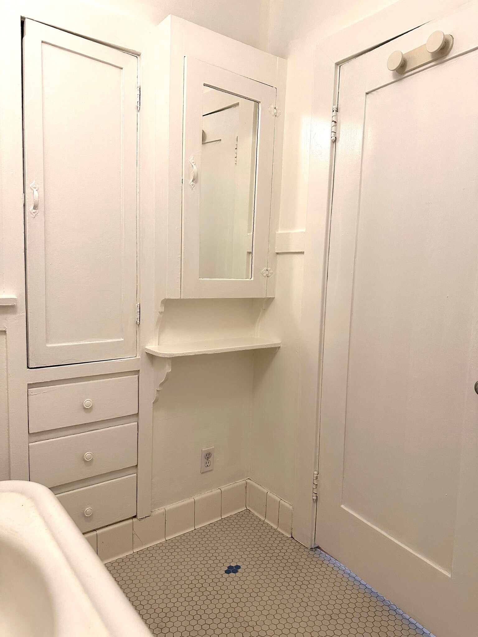 Bathroom - 1138 N Gardner St