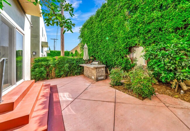 Building Photo - Modern 4-Bedroom Home in Prime West LA | Walkable, Spacious & Move-In Ready